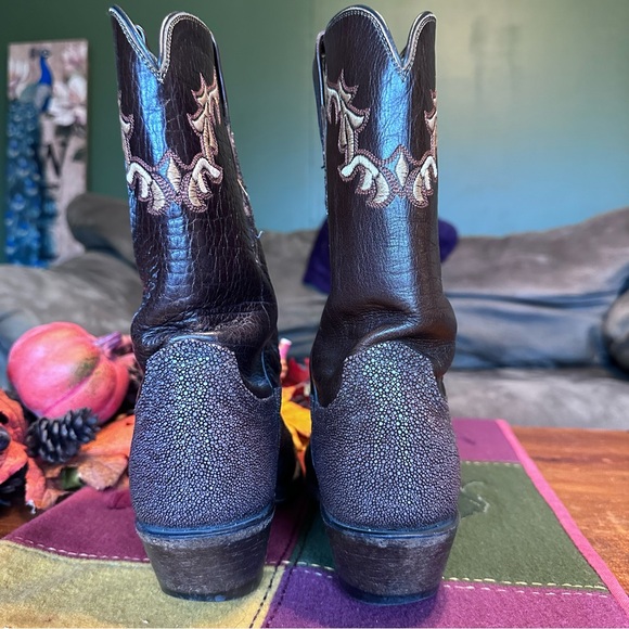 Lucchese 1883 Stingray Snip Toe Boot - Picture 4 of 11